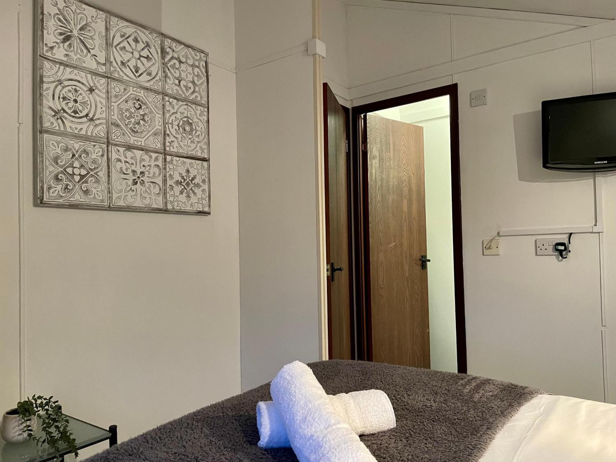 Cosy 3 Bed Lodge In Hoburne, Cotswolds South Cerney Zewnętrze zdjęcie