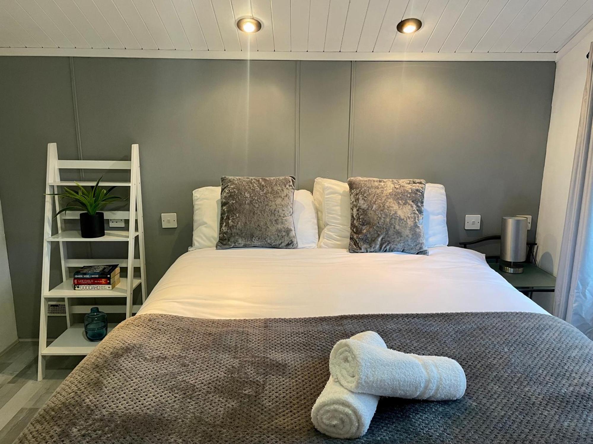 Cosy 3 Bed Lodge In Hoburne, Cotswolds South Cerney Zewnętrze zdjęcie